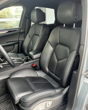 Porsche Macan cena 229000 przebieg: 95907, rok produkcji 2019 z Bytów małe 781